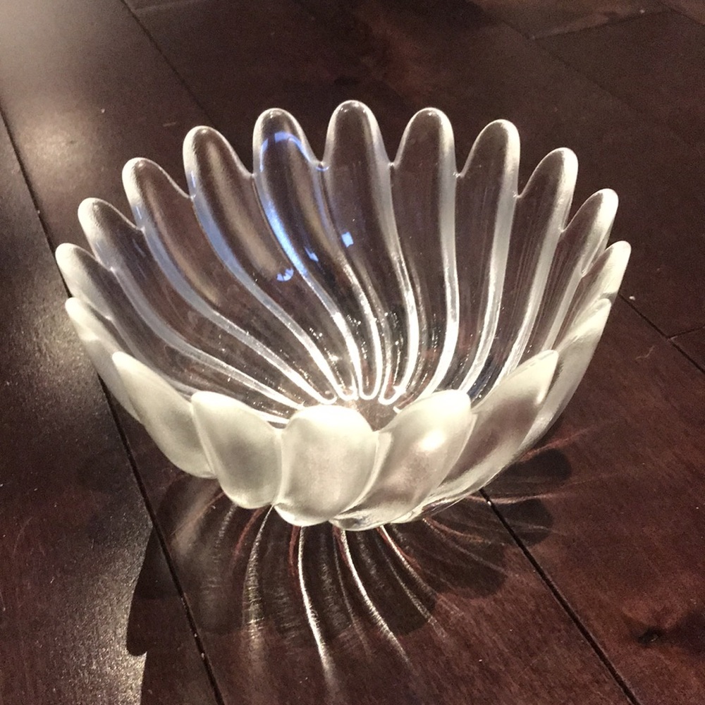 Set of 3 Fluted Glass Display or Serving Bowls Floral Petals Shape - Picture 10 of 14